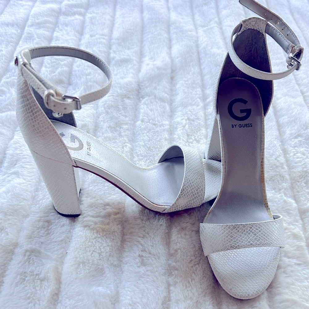 Guess Womens ankle strap shoe.  4 inch heel. Heel is approx 1.5 in thick